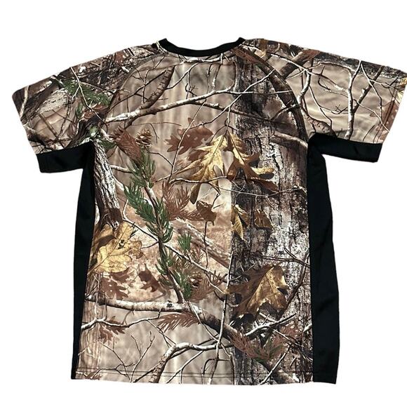 Realtree Camo Mens Medium Polyester Short Sleeve T-Shirt with black sides. - Picture 2 of 3